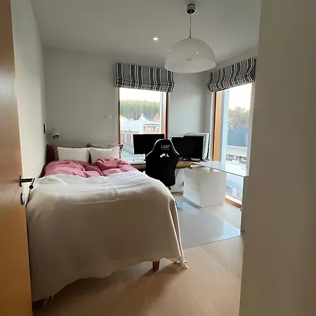 Modern Riverside W Magnificent River Views 别墅 *