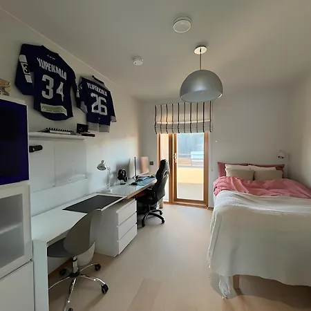 Modern Riverside W Magnificent River Views 别墅