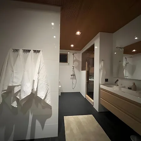 Modern Riverside Villa W Magnificent River Views *