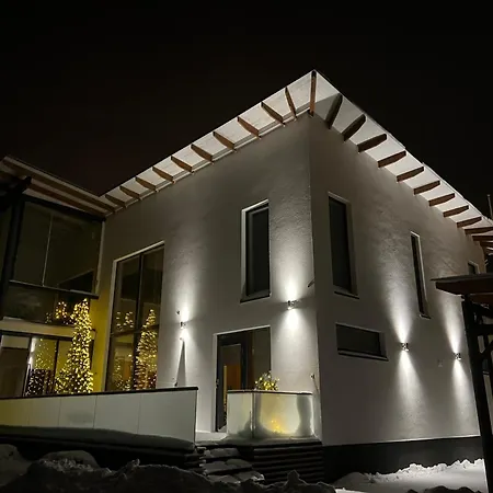 Modern Riverside Villa W Magnificent River Views Villa *