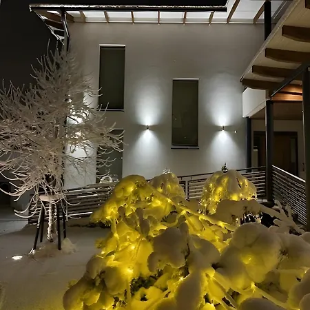 Modern Riverside W Magnificent River Views